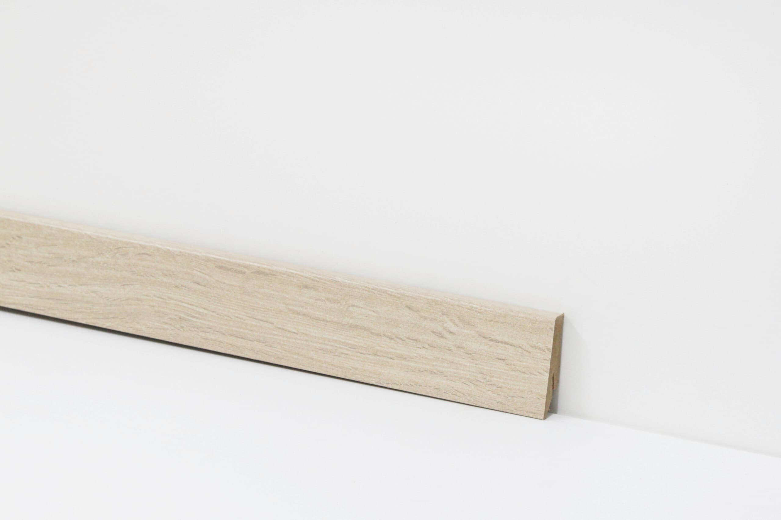 St58-Sockelleiste 8017