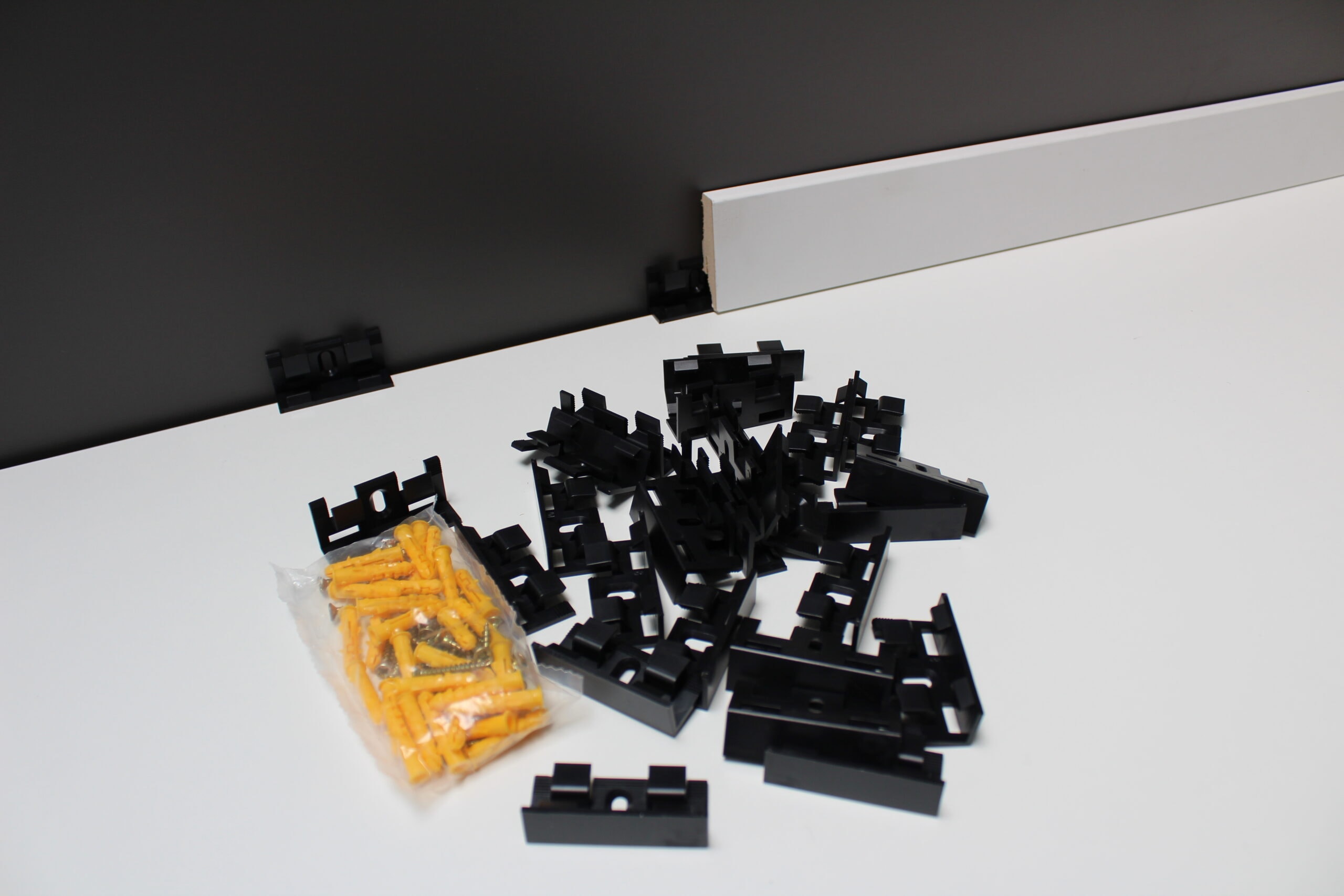 Klipse zur Befestigung aller Klip-Leisten